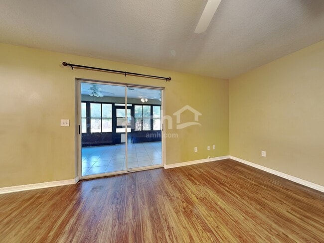 Building Photo - 220 Bryan Oak Avenue