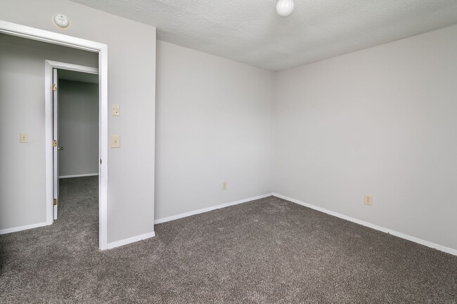 Building Photo - 1207 Middleneck Dr