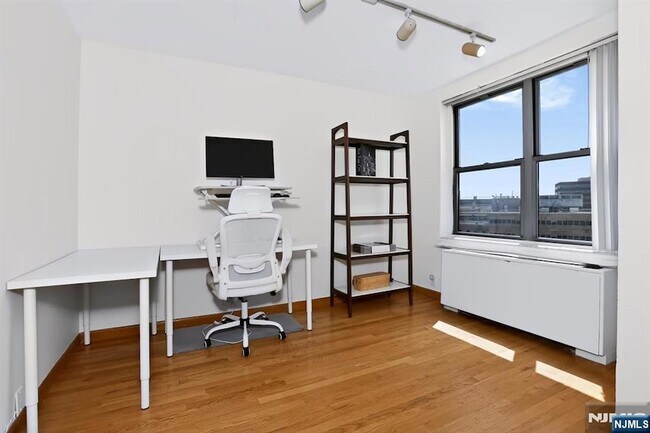 Building Photo - 301 Beech St