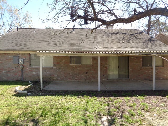 Building Photo - 9222 Palm Shores Dr