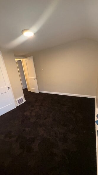 Building Photo - 5566 Beechwood Ave
