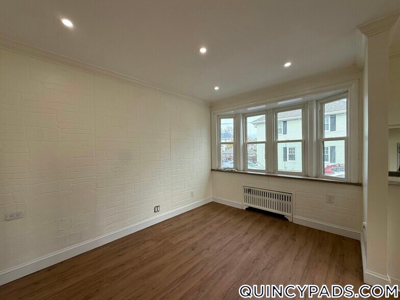 Building Photo - 522 Hancock St