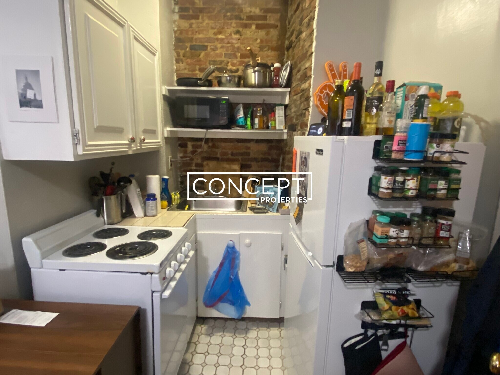 Building Photo - 40 Anderson St