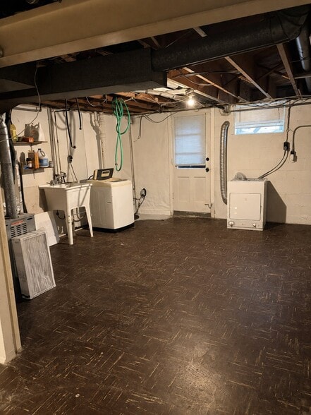 Building Photo - 4821 Williston St