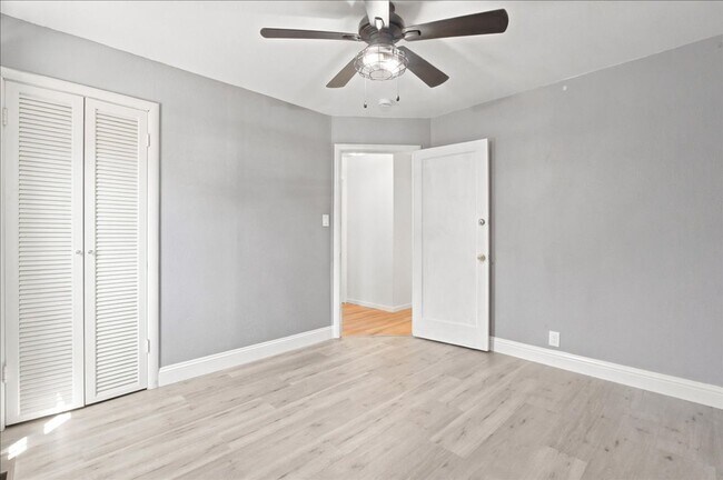 Building Photo - 601 Poplar Ave