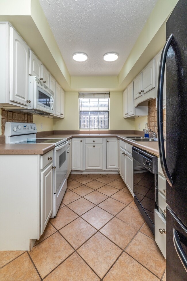 Building Photo - 7914 Gleason Dr NW