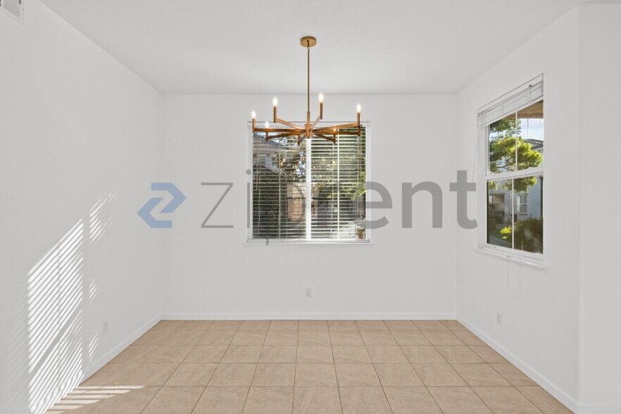Building Photo - Unit