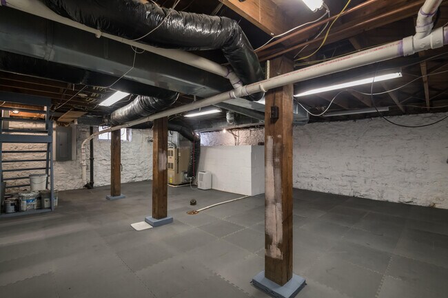 Building Photo - 1378 Fontaine Rd