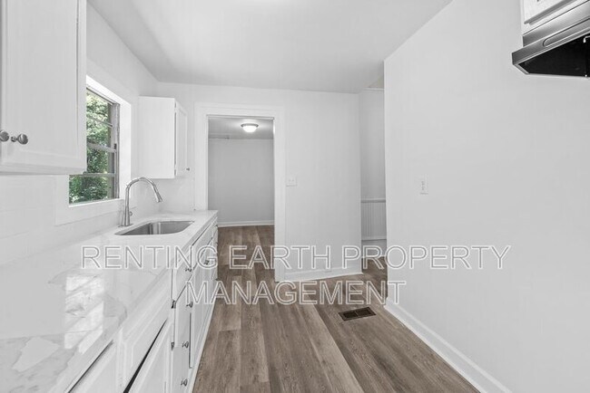 Building Photo - 1540 Cleveland Ave SW