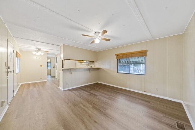 Building Photo - 2 Bedroom/1 Bathroom Home in the Green Valley Estates Subdivision!