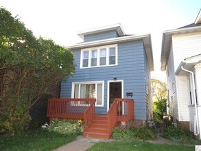Building Photo - Available July 1st! Single family home with fenced-in backyard!