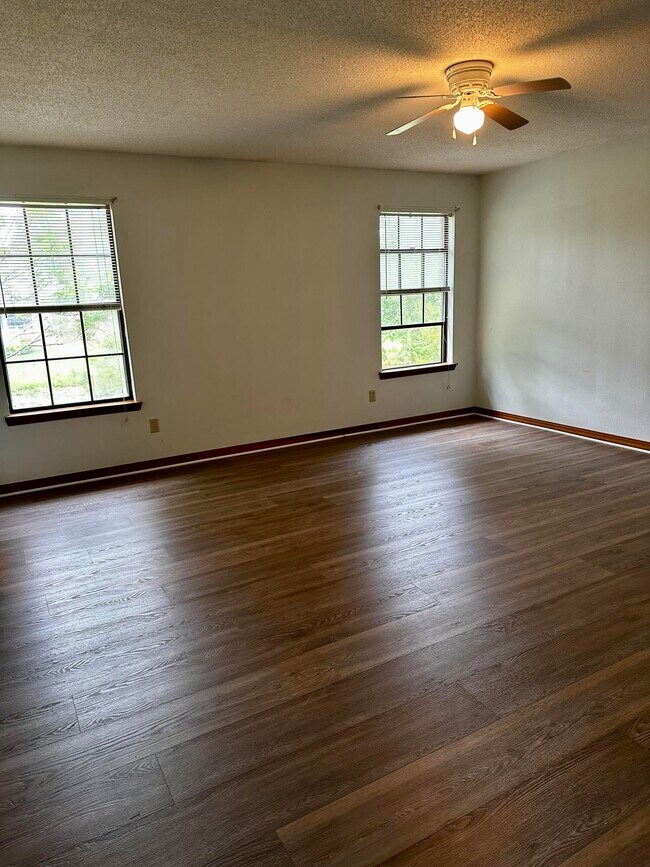 Building Photo - 109 Dominica Way