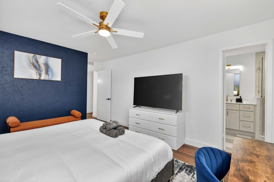 Building Photo - 7651 La Bolsa Dr