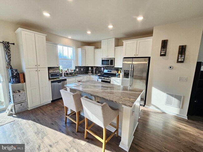 Building Photo - 1870 Boulder Dr