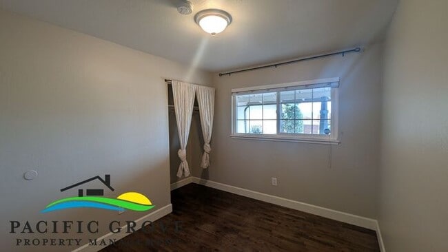 Building Photo - Updated Three Bedroom