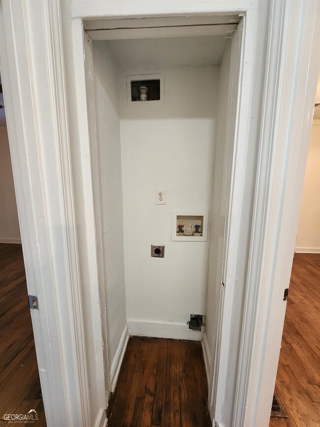 Building Photo - 2577 Eastwood Dr