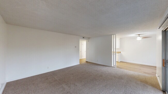 Building Photo - 827 Las Gallinas Ave