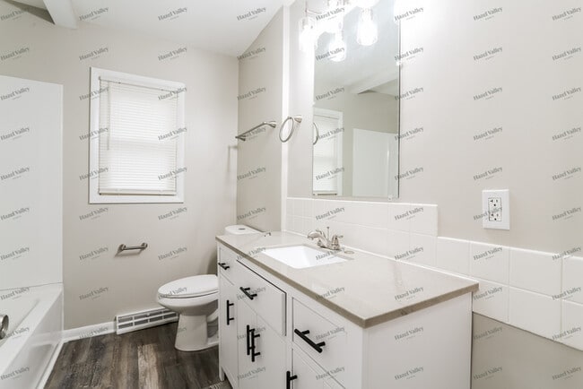 Building Photo - 107 Spring St