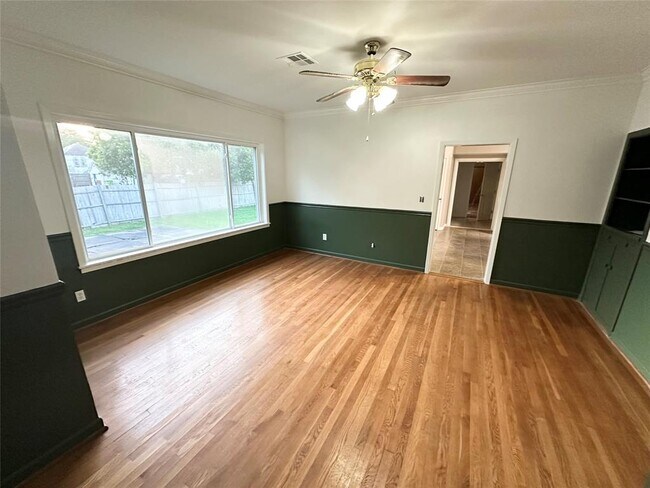 Building Photo - 2527 Avenue G