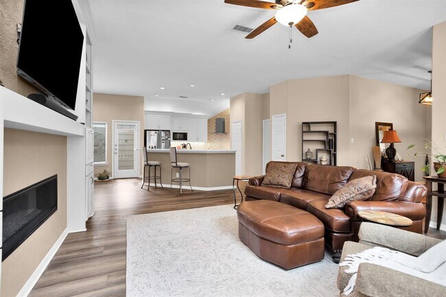 Building Photo - 7 Cypress Bayou Ct