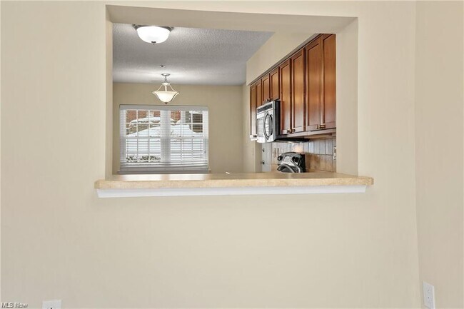 Building Photo - 240 Fox Hollow Dr