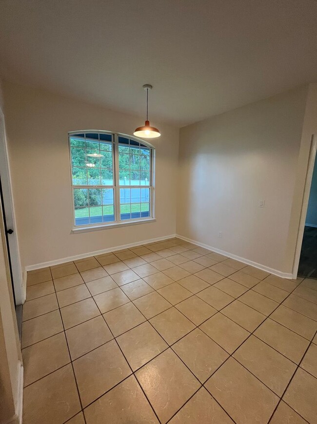Building Photo - 206 Royal Palms Ave