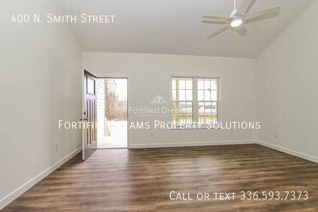 Building Photo - 400 N Smith St