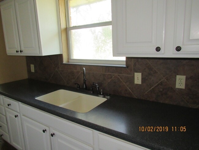 Building Photo - Very nice spacious home located in the Rol...