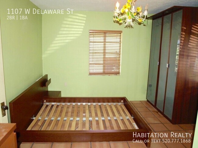 Building Photo - 1107 W Delaware St