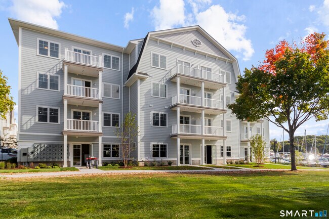 Building Photo - 52 Maple St