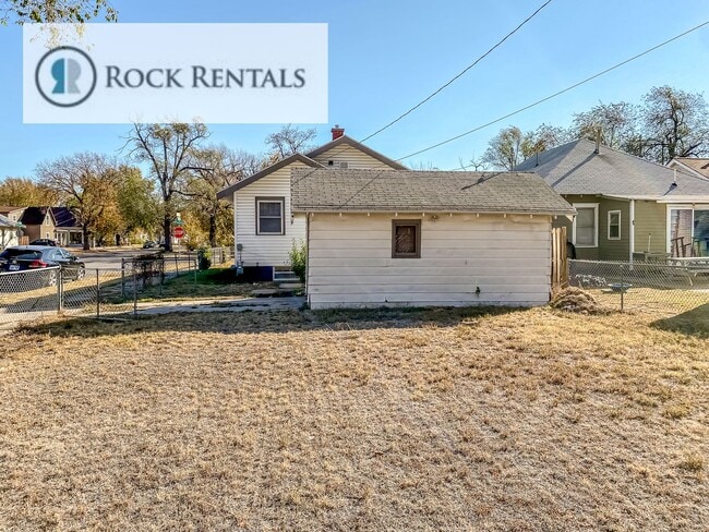 Building Photo - 2 Bed 1 Bath with Basement