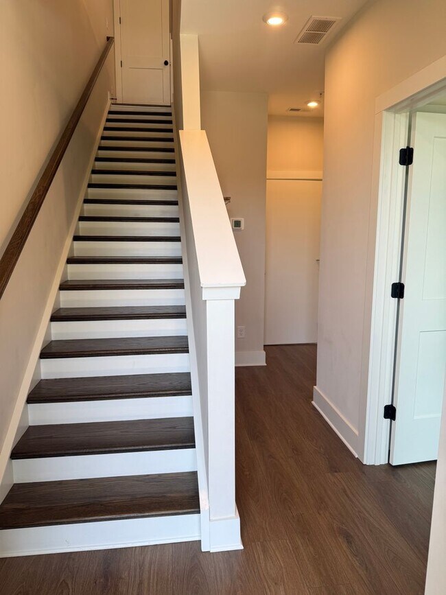 Building Photo - 1291 Longreen Ter NW