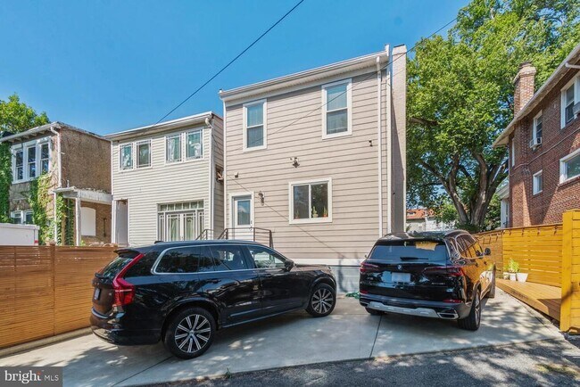 Building Photo - 4405 New Hampshire Ave NW