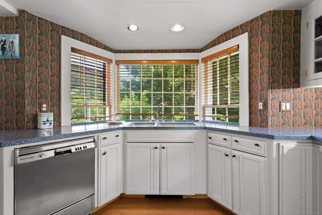 Building Photo - 255 Smith Hill Rd