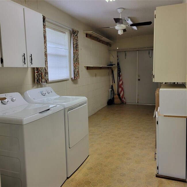 Building Photo - 1102 Halton Ct