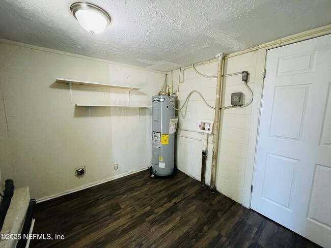 Building Photo - 10824 Indies Dr N