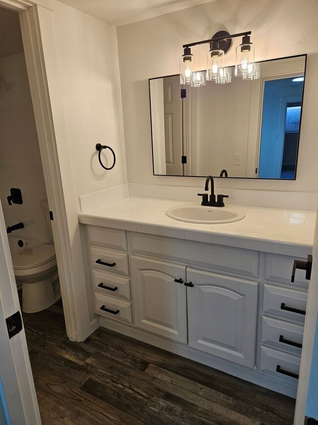 Building Photo - Room for rent near UP #1