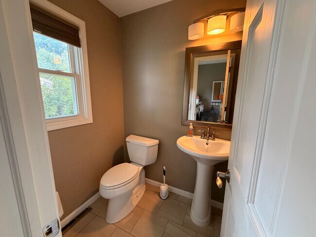 Building Photo - Forest Hill Schools - executive home