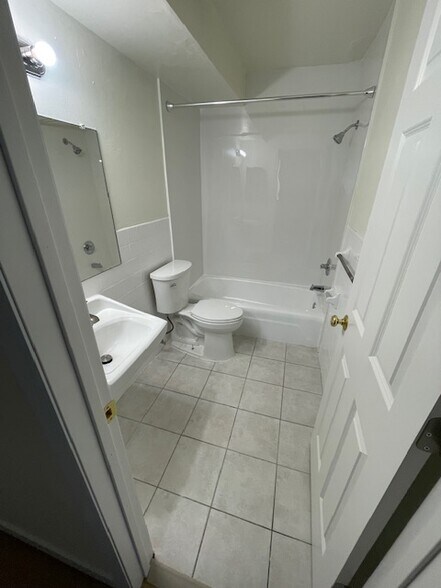 Bath - 2128 Belmont Ln