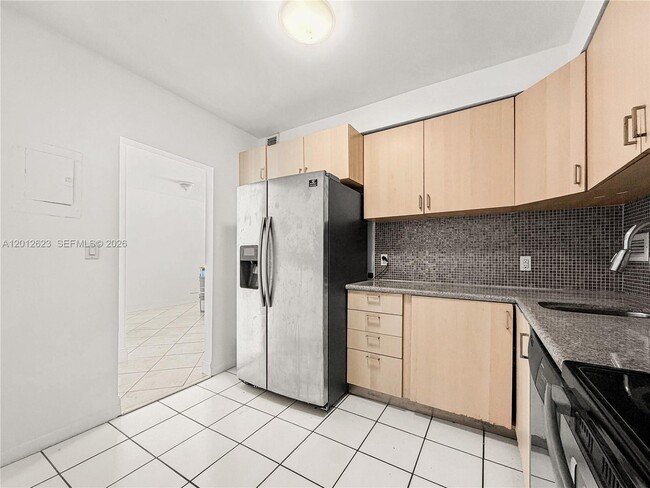 Building Photo - 1455 N Treasure Dr