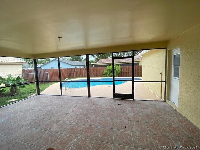 Building Photo - 9658 NW 28th Ct