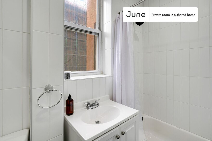 Building Photo - Room in Shared 4 bed/2 bath home