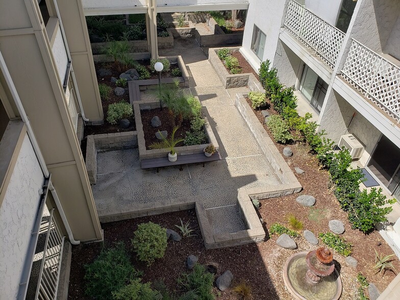 Building Photo - 3565 Linden Ave