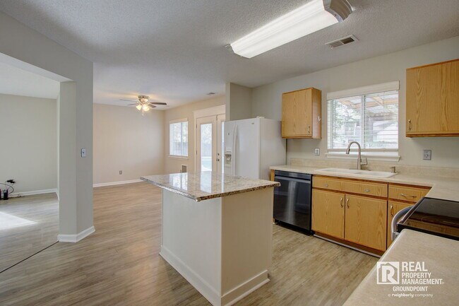 Building Photo - 121 Sioux Ct