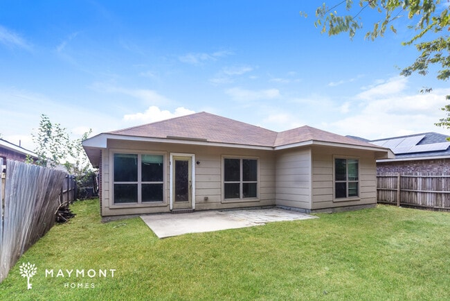 Building Photo - 3145 Royal Crest Dr