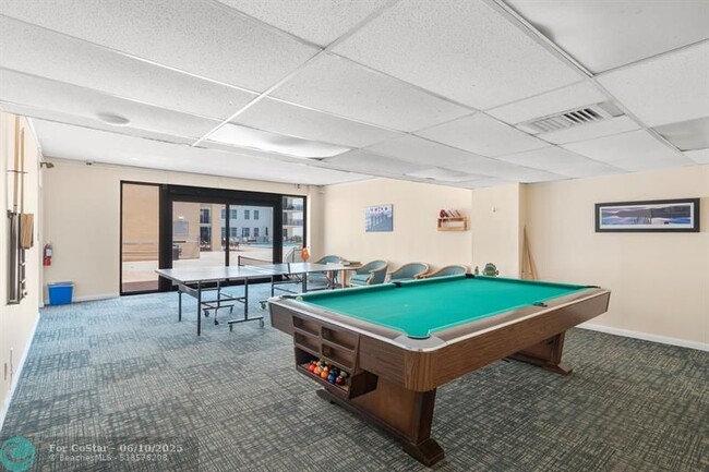 Building Photo - 1149 Hillsboro Mile