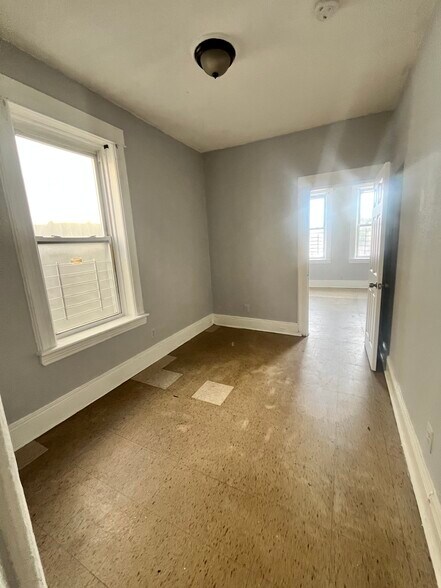 43 Grant Ave 3R - 40 Grant Ave