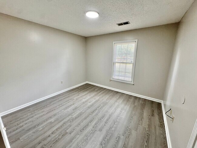 Building Photo - 7086 Cobblestone Dr