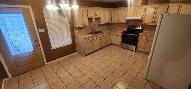 Building Photo - 807 Sabinas St