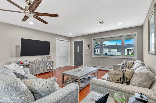 Building Photo - 14 Santiago Dr W